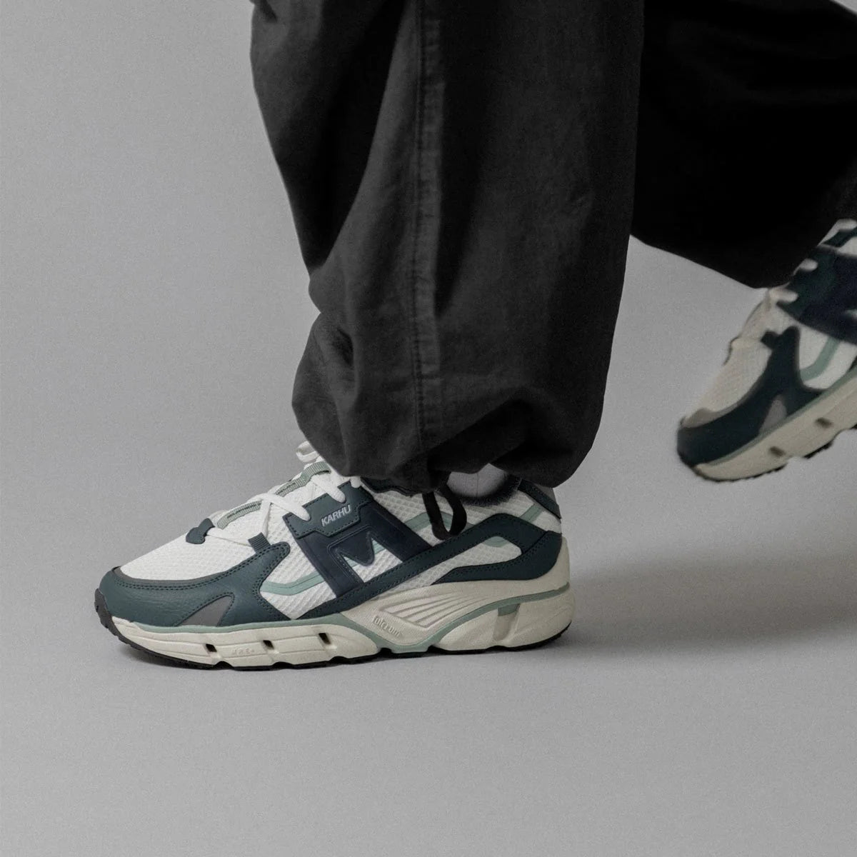 Karhu Super Fulcrum Stormy Weather / India Ink
